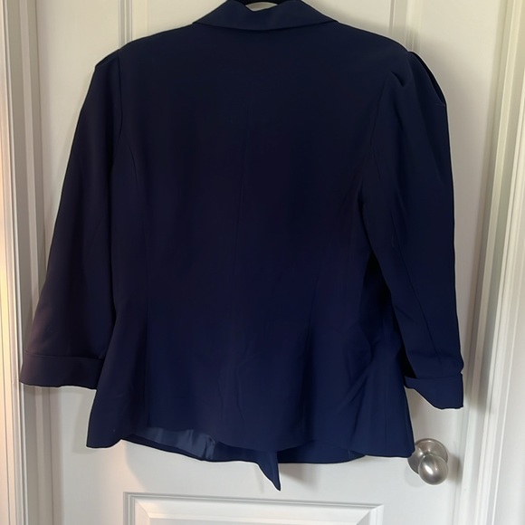 Navy blue shorts suit - Picture 3 of 9